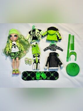 Rainbow High Winter Break Jade Hunter Doll & Complete Fashion Set ❄️